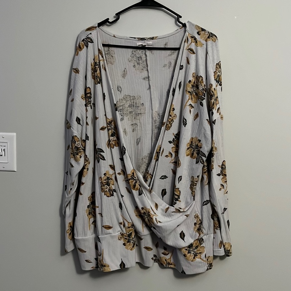 Maurices Sunflower cross cross sweater/long sleeve shirt size XXL lightly worn